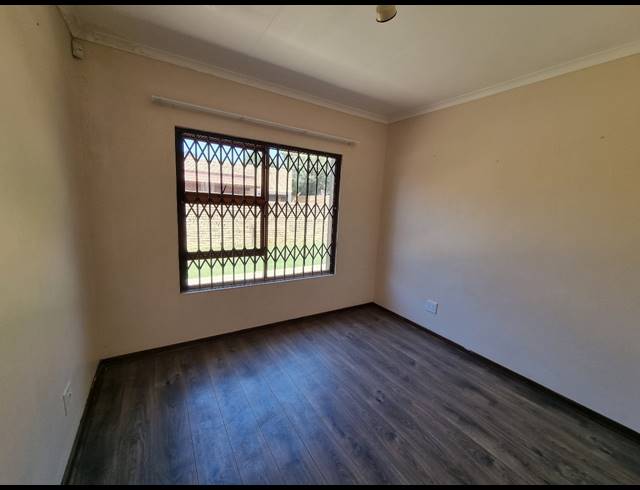 2 BEDROOM TOWNHOUSE TO LET IN VANDERBIJLPARK SW 5